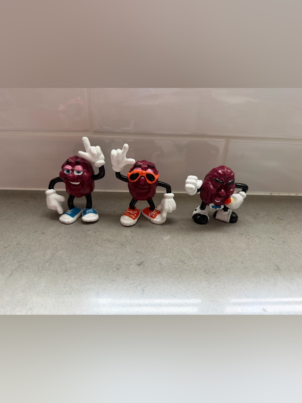 California raisins Character Toy Figure with Orange Sunglasses and Shoes